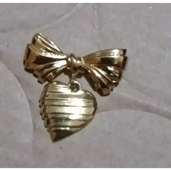 Vintage Avon I Love You GrandMother Heart Bow Charm Gold Tone Pin Brooch - Picture 1 of 2